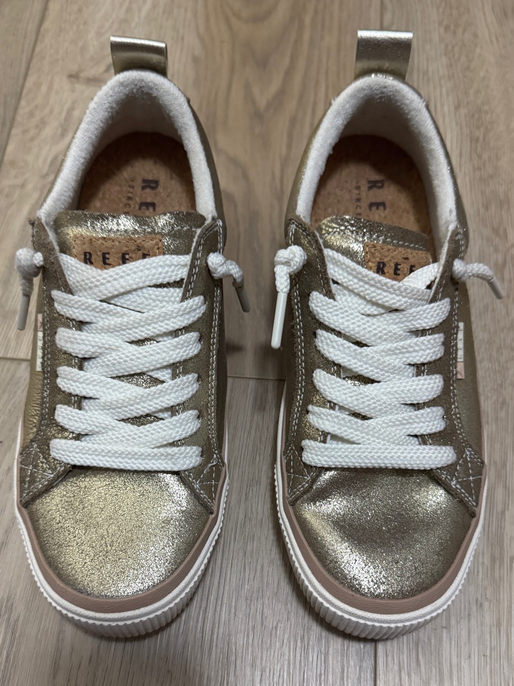 Reef Women's Lay Day Dawn Metallic Sneakers Sz. 8 Champagne Suede - Picture 2 of 13